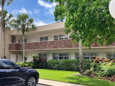 3611 Oaks Clubhouse Dr, Pompano Beach, FL 33069