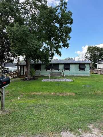 411 & 411 1/2 Humphrey Ave, Palacios, TX 77465