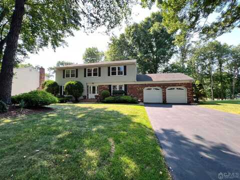 7 Blackfoot Drive, Manalapan, NJ 07726