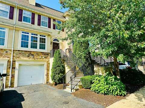 12 W Aspen Way W, Aberdeen, NJ 07747