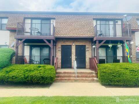 606 N Oaks Boulevard, North Brunswick, NJ 08902