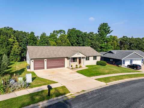 602 Deerwood St, Holmen, WI 54636