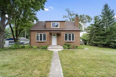 5590 S 42nd St, Greenfield, WI 53221