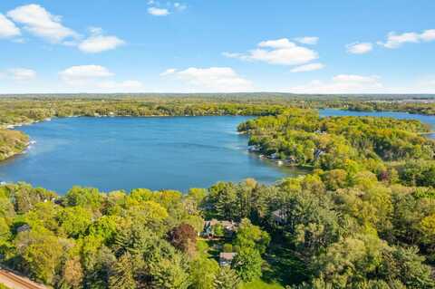 4886 N Hewitts Point Rd, Oconomowoc, WI 53066