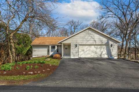 W3646 Oakrest Ave, Lake Geneva, WI 53147