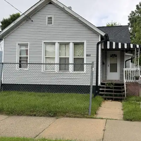 906 12th St, Racine, WI 53403