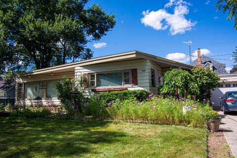 949 Grant St, Lake Geneva, WI 53147