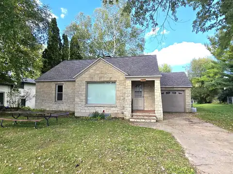 107 W Park St, Bonduel, WI 54107