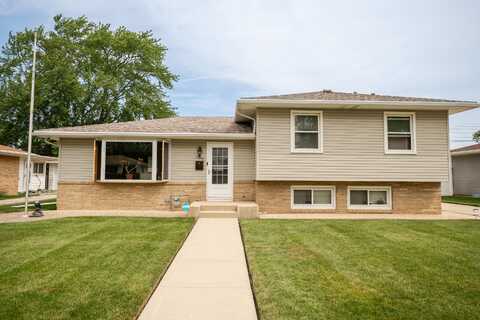 900 Saxony Dr, Racine, WI 53402