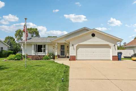 8149 S Wildwood Dr, Oak Creek, WI 53154