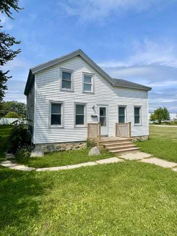 709 S Main St, Jefferson, WI 53549