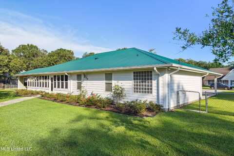 6041 Pine Tree Drive, Kiln, MS 39556