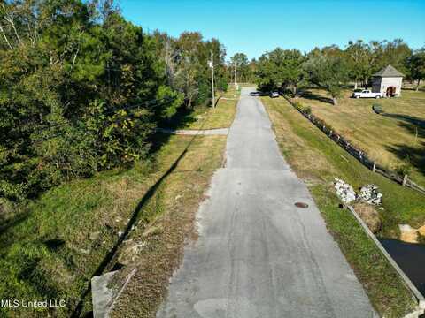 137 Grosvenor Place, Waveland, MS 39576