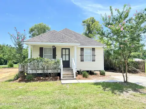 205 Jeff Davis Avenue, Waveland, MS 39576