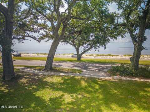 932 E Beach Boulevard, Long Beach, MS 39560