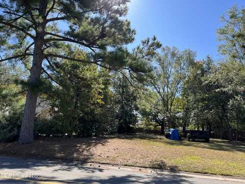 2446 Sunkist Country Club Road, Biloxi, MS 39532