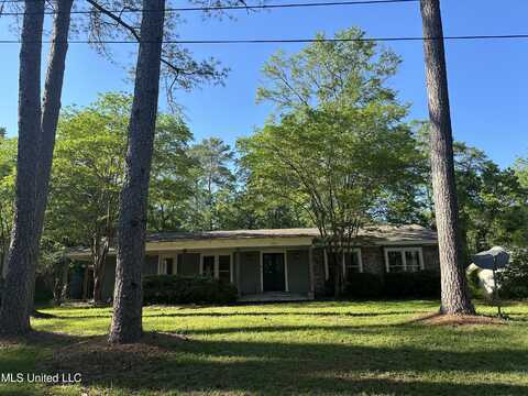 1820 Ridgeover Place, Jackson, MS 39211