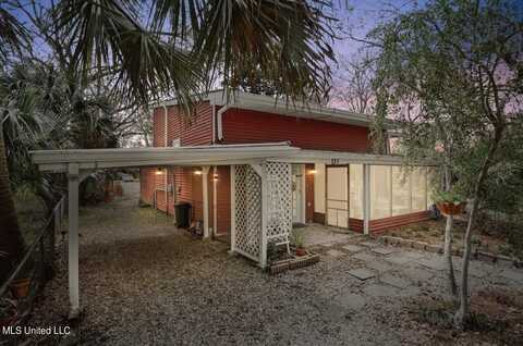 328 Demontluzin Avenue, Bay Saint Louis, MS 39520