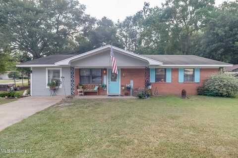 221 Walnut Drive, Ocean Springs, MS 39564