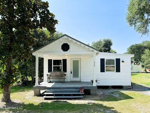 111 Baker Street, Waveland, MS 39576