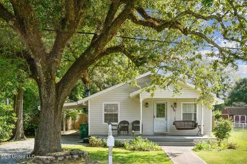 536 Demontluzin Avenue, Bay Saint Louis, MS 39520