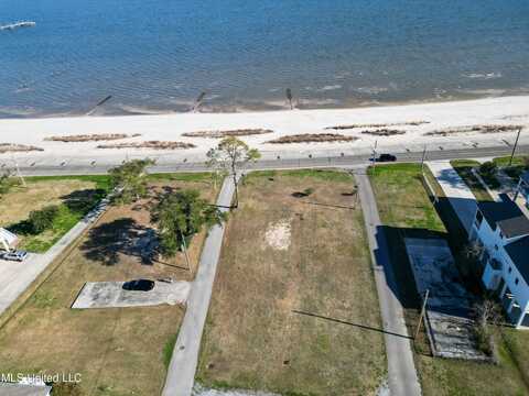 130 N Beach Boulevard, Waveland, MS 39576