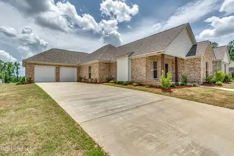 825 Long Leaf Circle, Brandon, MS 39042