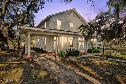 604 N Beach Boulevard, Bay Saint Louis, MS 39520