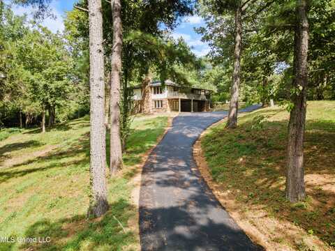 8702 Tulane Road, Hernando, MS 38632