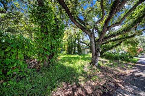 6806 S DAUPHIN AVENUE, TAMPA, FL 33611