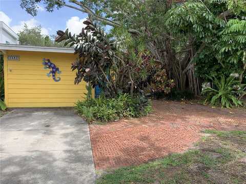 2380 BAY STREET, SARASOTA, FL 34237