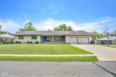 3805 Lakeside Drive, Columbus, IN 47203