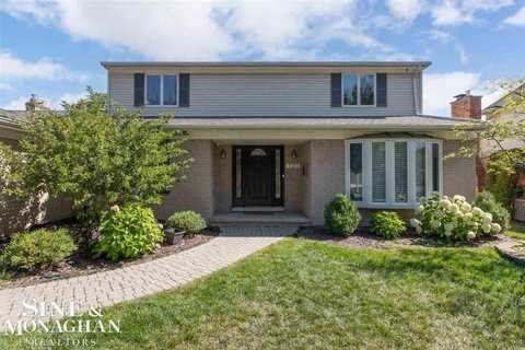 520 Saddle, Grosse Pointe Woods, MI 48236