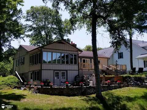 1543 Loebrich, Gladwin, MI 48624