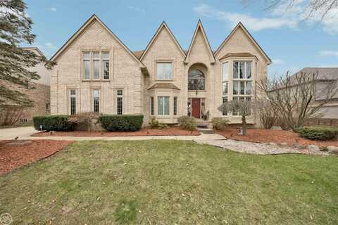 813 Crestwood, Rochester Hills, MI 48309