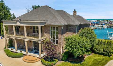 41626 Conger Bay, Harrison, MI 48045