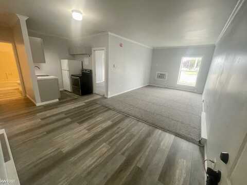 11009 N Saginaw APT #8, Mount Morris, MI 48458