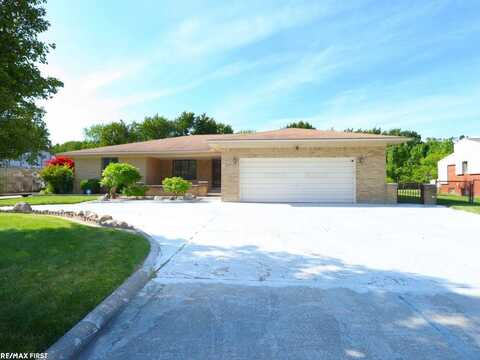 19569 Dixie, Clinton Township, MI 48035