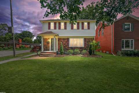 1996 Broadstone, Grosse Pointe Woods, MI 48236