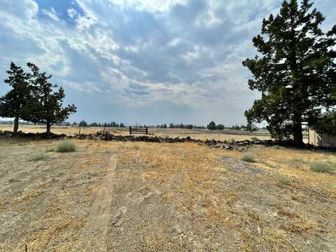 2285 NW Larchleaf Court, Redmond, OR 97756