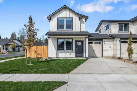 3266 NW 8th Street, Redmond, OR 97756