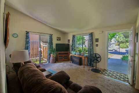 845 SE Maui Lane, Madras, OR 97741