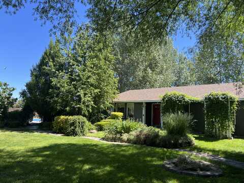 3435 NW Dogwood Avenue, Redmond, OR 97756