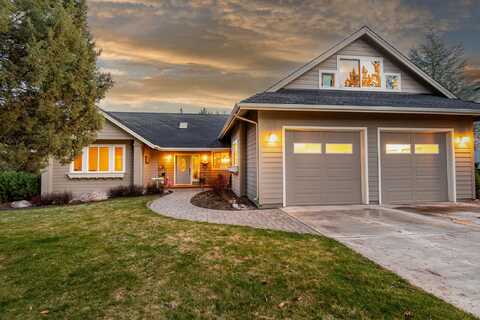 8830 Merlin Drive, Redmond, OR 97756