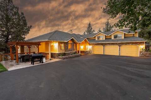 2615 Cliff Hawk Court, Redmond, OR 97756