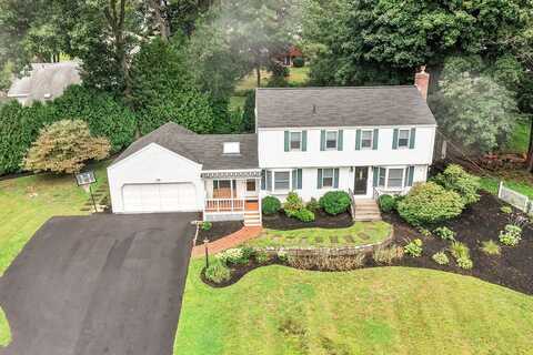 32 Ft Meadow Dr, Hudson, MA 01749