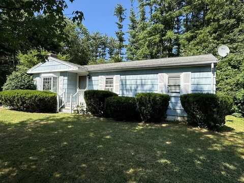 19 Chestnut Rd, Halifax, MA 02338