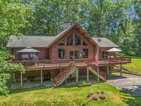 8 Turk Hollow Rd, Oxford, MA 01540