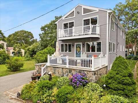 4 Bayside Ave, Wareham, MA 02571