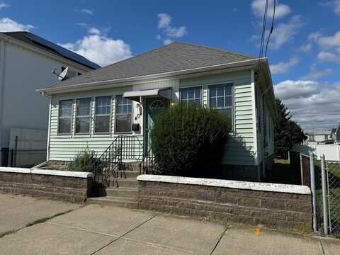 404 Brayton Ave, Fall River, MA 02721